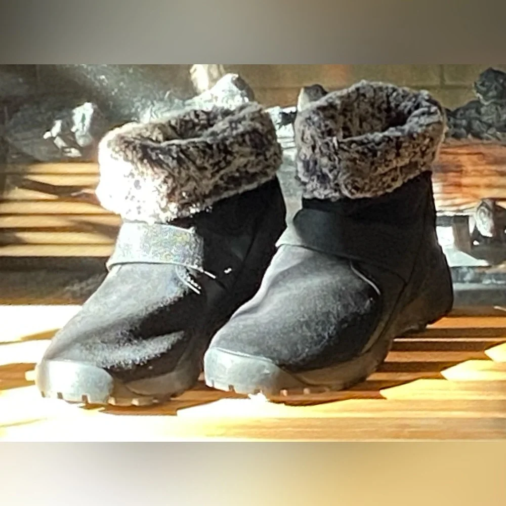 Nike NWOT Sz-8.5n Black Winter Boots w/Soft Warm Fur Lining-Elegant🖤Black & Tan👢